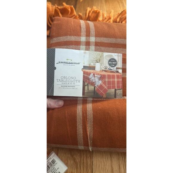 Fall Tablecloth + Orange garland - Picture 2 of 5